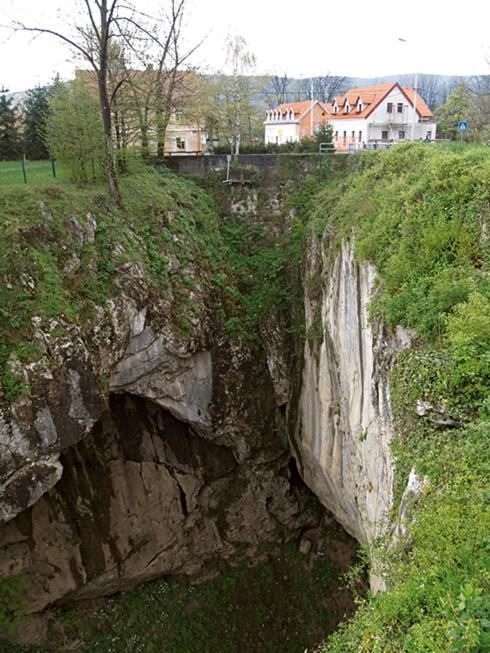 Apartmani Lovro Ogulin Exteriör bild