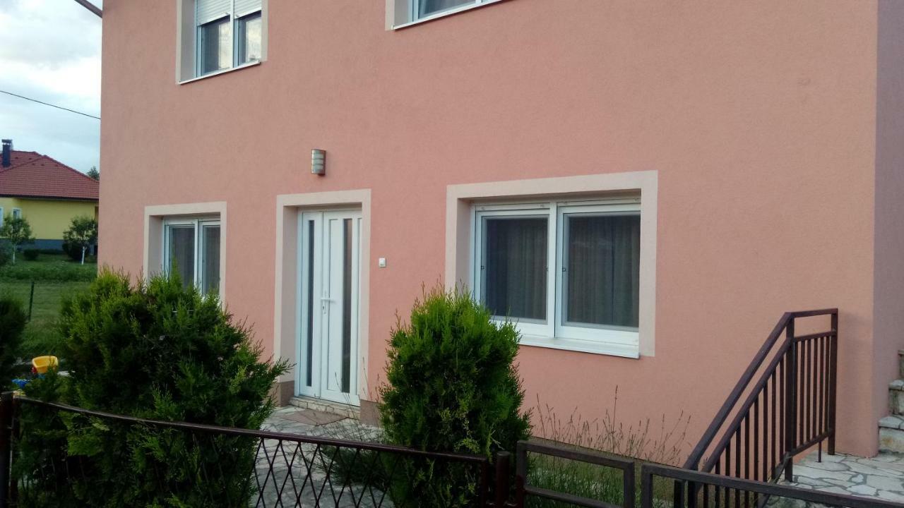 Apartmani Lovro Ogulin Exteriör bild