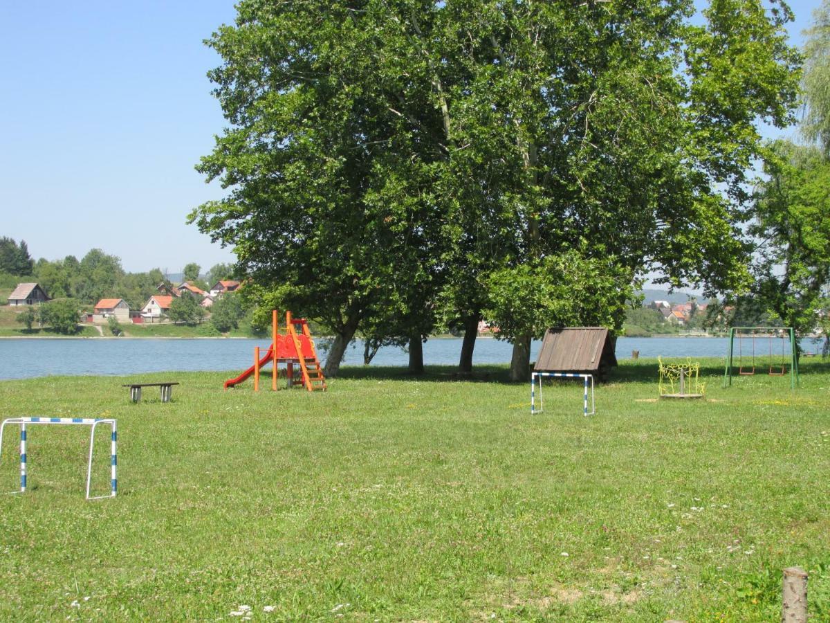 Apartmani Lovro Ogulin Exteriör bild