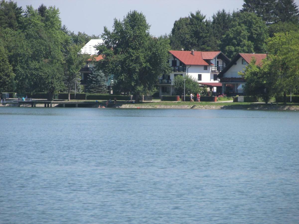 Apartmani Lovro Ogulin Exteriör bild