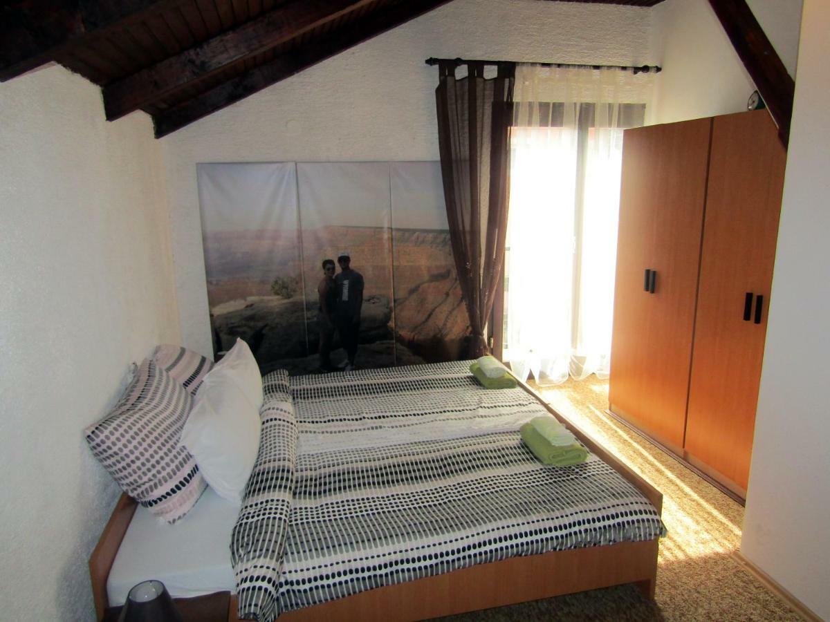 Apartmani Lovro Ogulin Exteriör bild