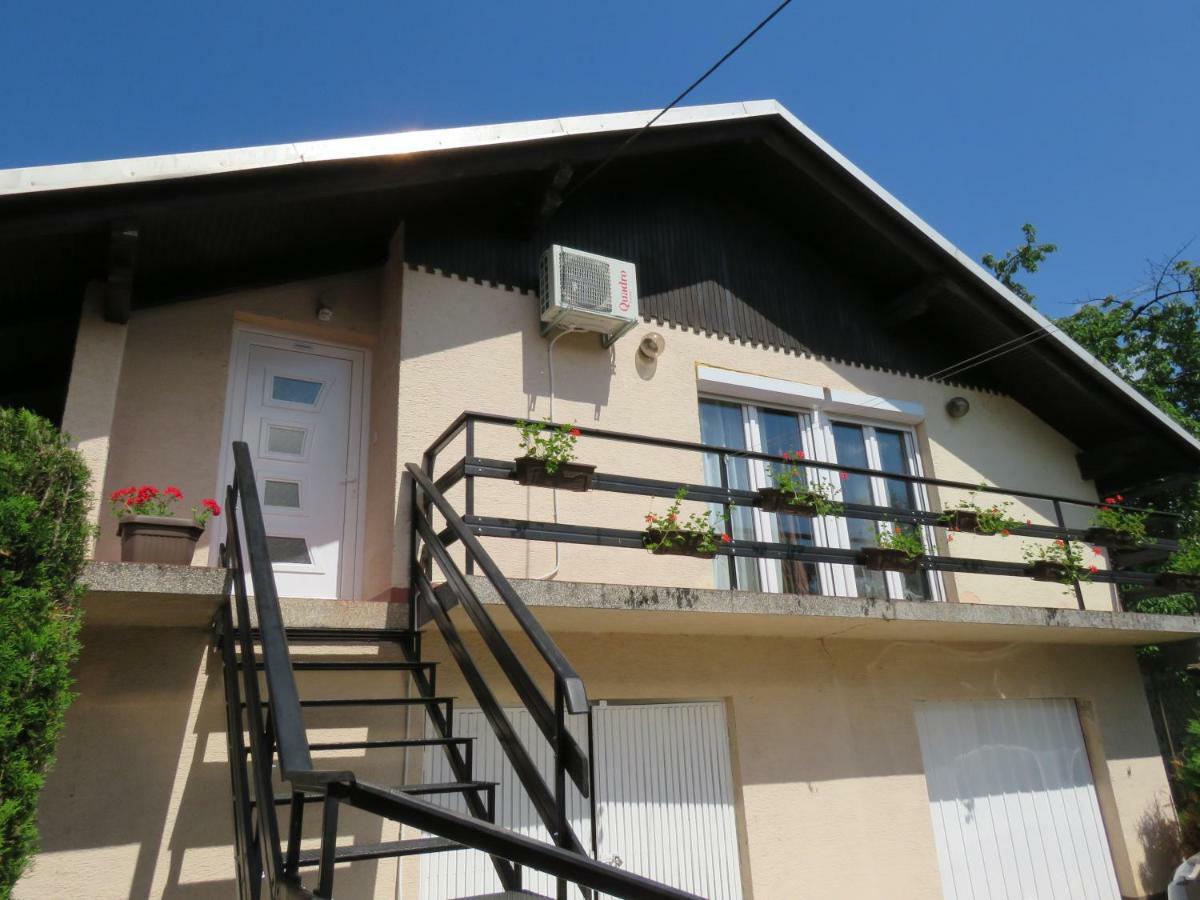 Apartmani Lovro Ogulin Rum bild